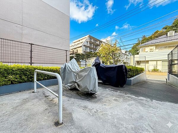 駐輪場だけでなくバイク置き場も併設されております。