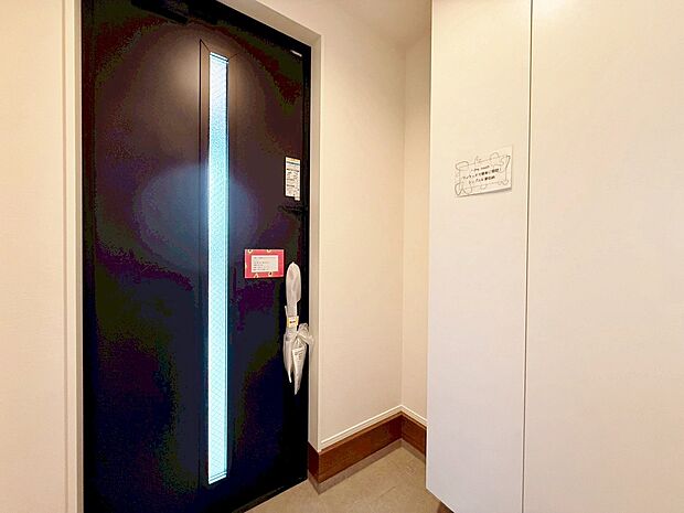 シューズボックスを完備した玄関です。