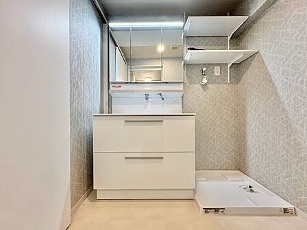 清潔感と心地よさを重視した、上質感漂うパウダールーム。