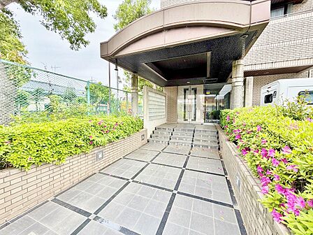 外と内をつなぐエントランスは、まさに顔となる場所。