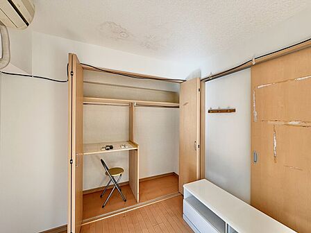 居室にはクローゼットがあり、荷物もスッキリ収納して快適にお過ごしいただけます。