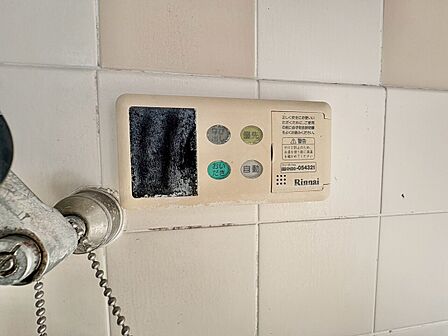 見やすい画面で操作しやすい給湯パネルです。