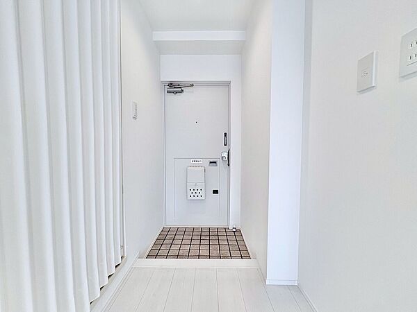 シューズボックスを完備した玄関です。