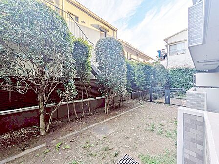 窓を開けると広がる青空。心をリフレッシュして日々を過ごしていきましょう。