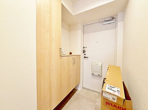シューズボックスを完備した玄関です。