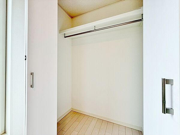 居室にはクローゼットがあり、荷物もスッキリ収納して快適にお過ごしいただけます。
