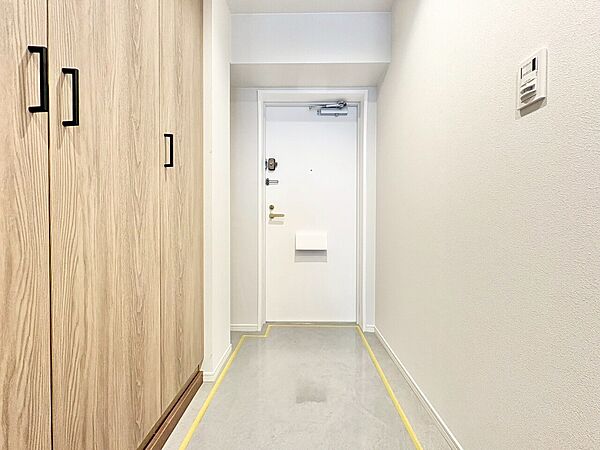 シューズボックスを完備した玄関です。