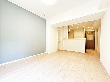 忙しく過ぎゆく日常を置き去るほど、ゆったりした時間が流れるリビング。