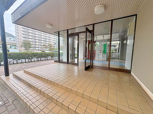 外と内をつなぐエントランスは、まさに顔となる場所。