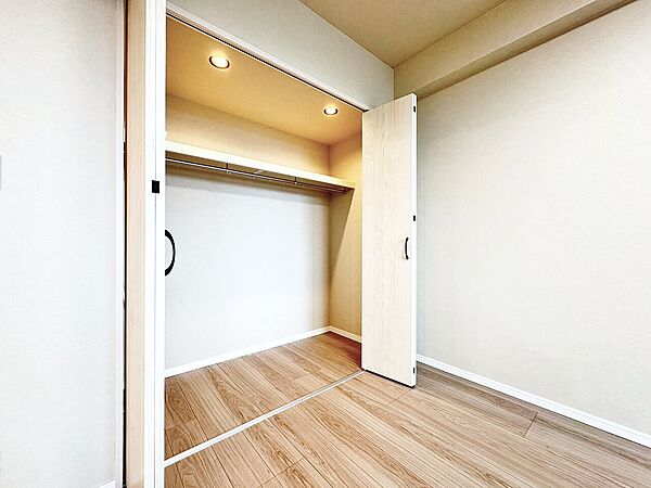 居室にはクローゼットがあり、荷物もスッキリ収納して快適にお過ごしいただけます。