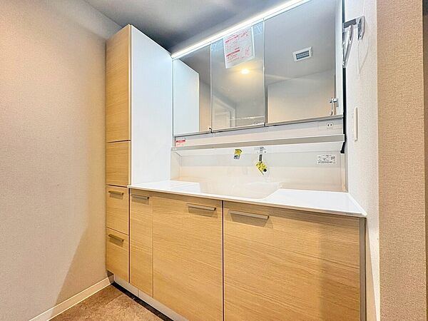 何かと物が増える場所だからこそ、スッキリと見映えの良い空間に。