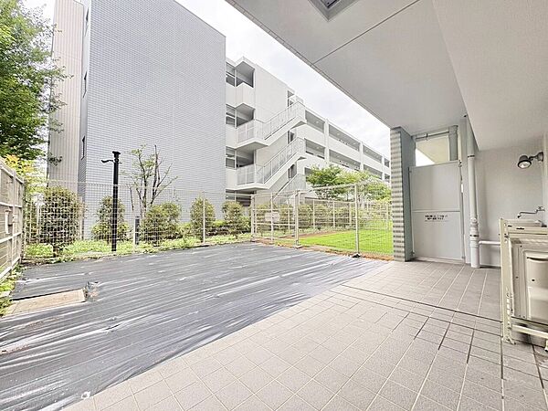 暮らしの中で、光と風を演出してくれるバルコニー。