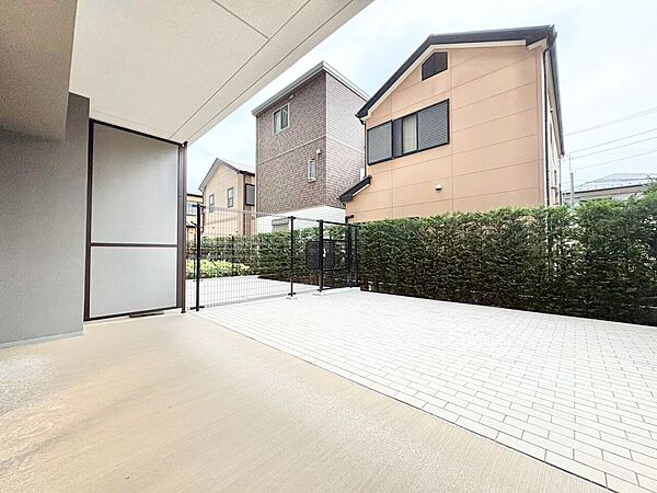 暮らしの中で、光と風を演出してくれるバルコニー。