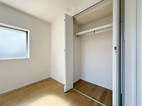 居室にはクローゼットがあり、荷物もスッキリ収納して快適にお過ごしいただけます。