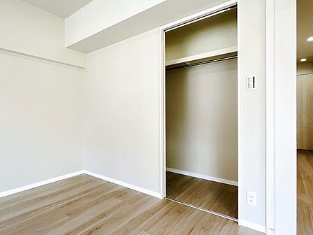 居室にはクローゼットがあり、荷物もスッキリ収納して快適にお過ごしいただけます。