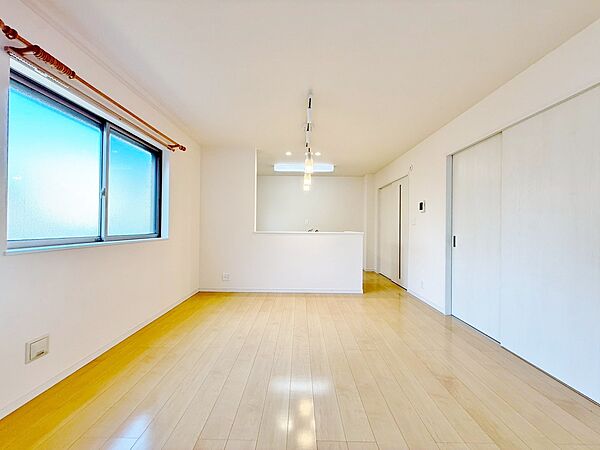 忙しく過ぎゆく日常を置き去るほど、ゆったりした時間が流れるリビング。