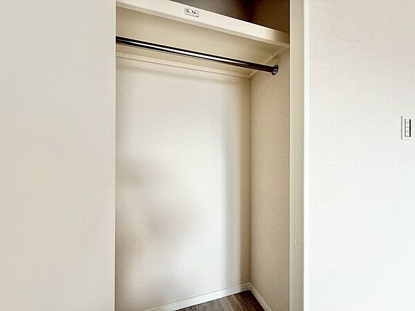 居室にはクローゼットがあり、荷物もスッキリ収納して快適にお過ごしいただけます。