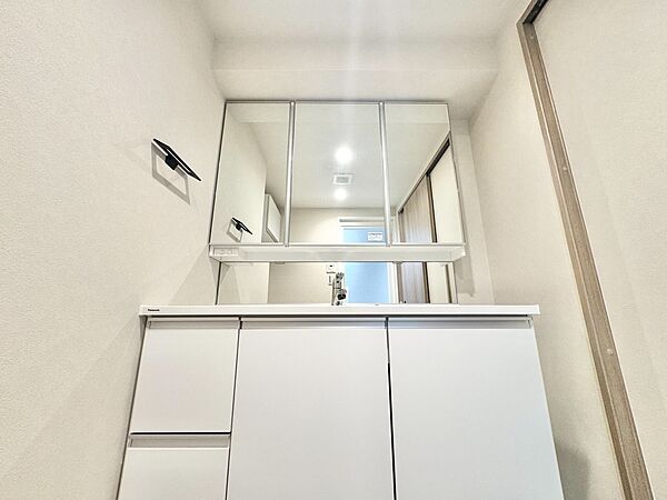 何かと物が増える場所だからこそ、スッキリと見映えの良い空間に。
