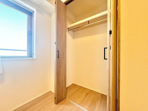 居室にはクローゼットがあり、荷物もスッキリ収納して快適にお過ごしいただけます。