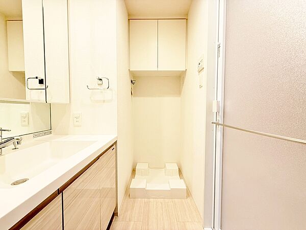 清潔感と心地よさを重視した、上質感漂うパウダールーム。