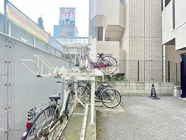 きちんと整備された駐輪場。住む方の心遣いが感じられます。