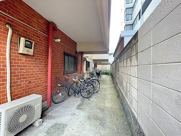 きちんと整備された駐輪場。住む方の心遣いが感じられます。