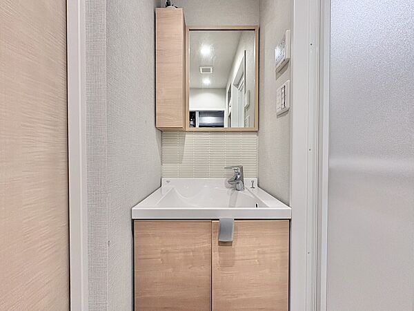 何かと物が増える場所だからこそ、スッキリと見映えの良い空間に。