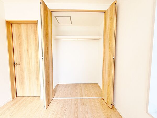 居室にはクローゼットがあり、荷物もスッキリ収納して快適にお過ごしいただけます。