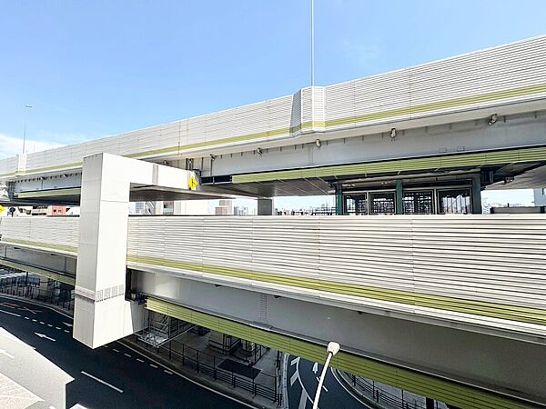 窓を開けると広がる青空。心をリフレッシュして日々を過ごしていきましょう。