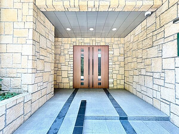 外と内をつなぐエントランスは、まさに顔となる場所。