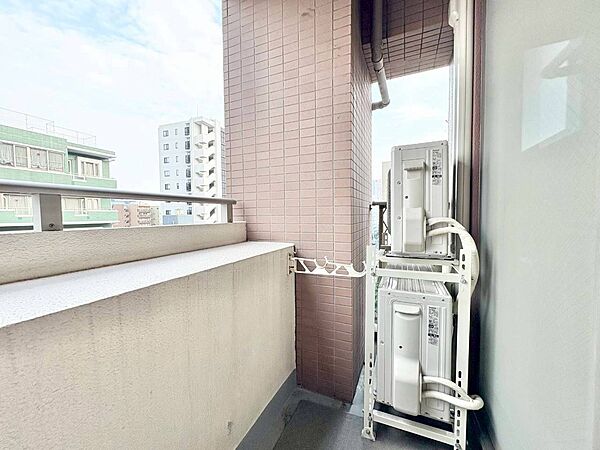 暮らしの中で、光と風を演出してくれるバルコニー。