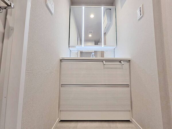 何かと物が増える場所だからこそ、スッキリと見映えの良い空間に。