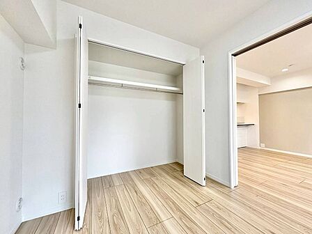 居室にはクローゼットがあり、荷物もスッキリ収納して快適にお過ごしいただけます。