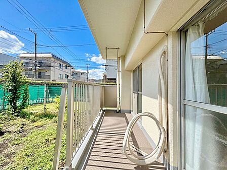 暮らしの中で、光と風を演出してくれるバルコニー。