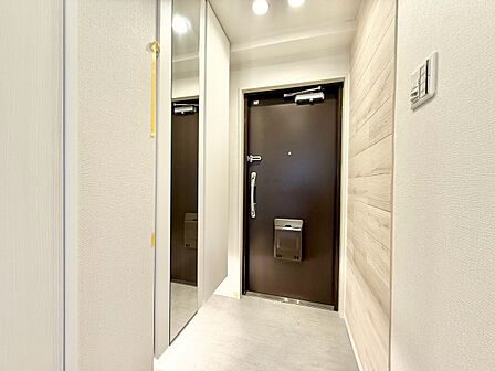 シューズボックスを完備した玄関です。