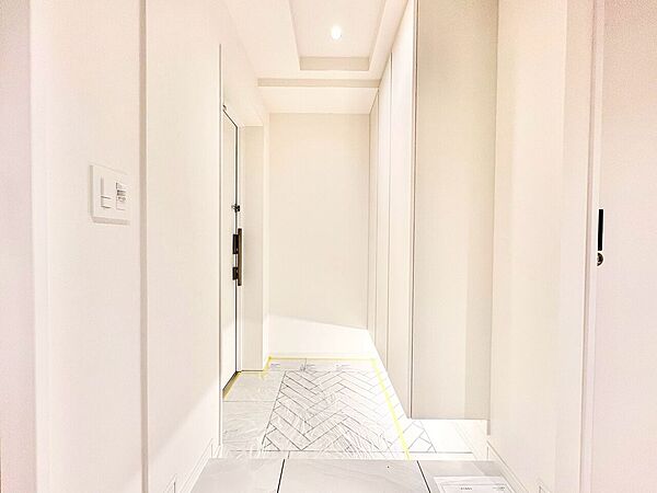 シューズボックスを完備した玄関です。