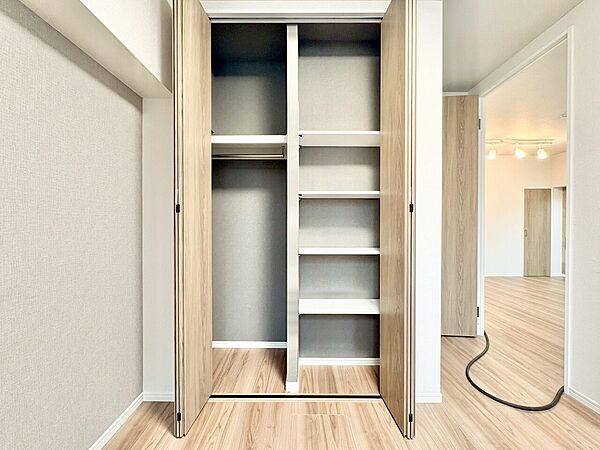 居室にはクローゼットがあり、荷物もスッキリ収納して快適にお過ごしいただけます。