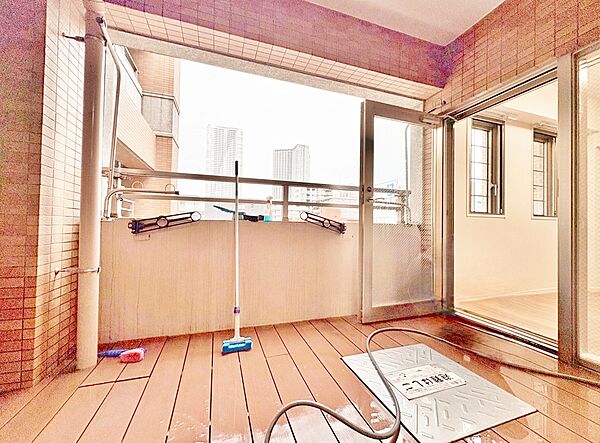 暮らしの中で、光と風を演出してくれるバルコニー。