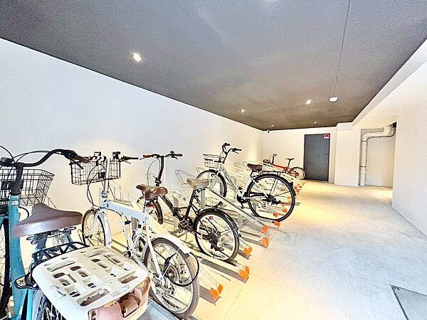 きちんと整備された駐輪場。住む方の心遣いが感じられます。