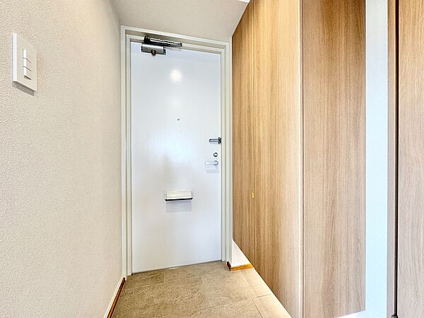 シューズボックスを完備した玄関です。
