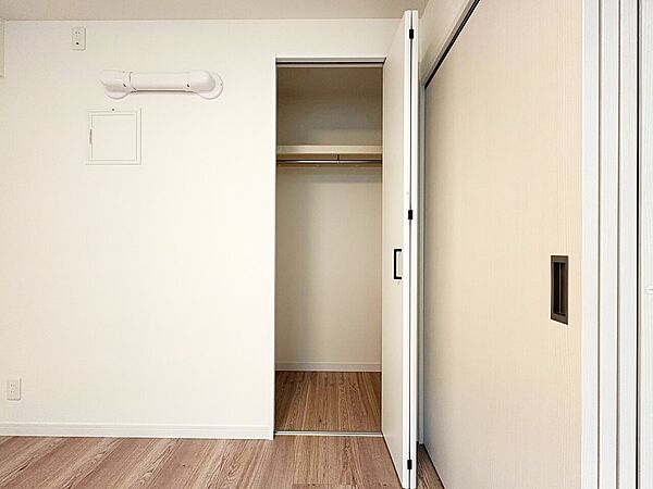 居室にはクローゼットがあり、荷物もスッキリ収納して快適にお過ごしいただけます。