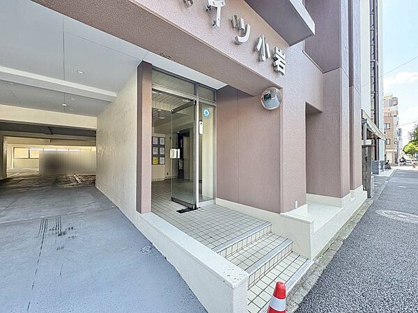 外と内をつなぐエントランスは、まさに顔となる場所。