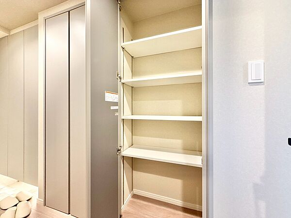居室にはクローゼットがあり、荷物もスッキリ収納して快適にお過ごしいただけます。