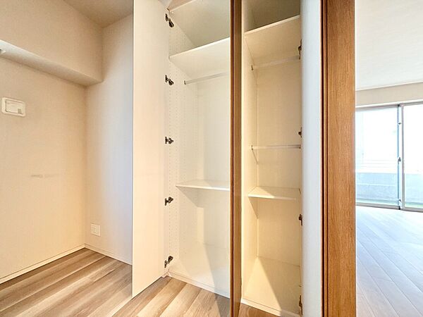 居室にはクローゼットがあり、荷物もスッキリ収納して快適にお過ごしいただけます。