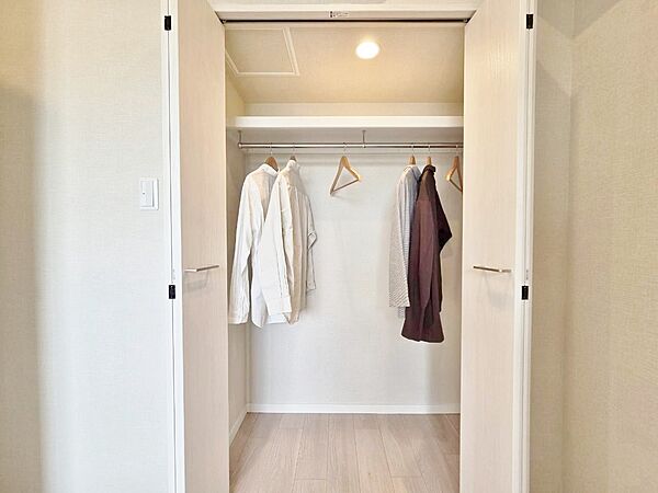 居室にはクローゼットがあり、荷物もスッキリ収納して快適にお過ごしいただけます。