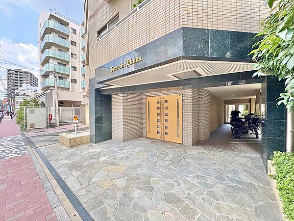 外と内をつなぐエントランスは、まさに顔となる場所。
