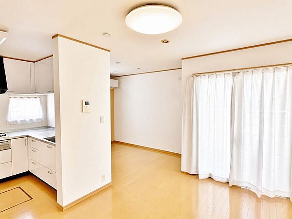 飾り過ぎないシンプルな内装と偏り過ぎないデザインで統一しました。
