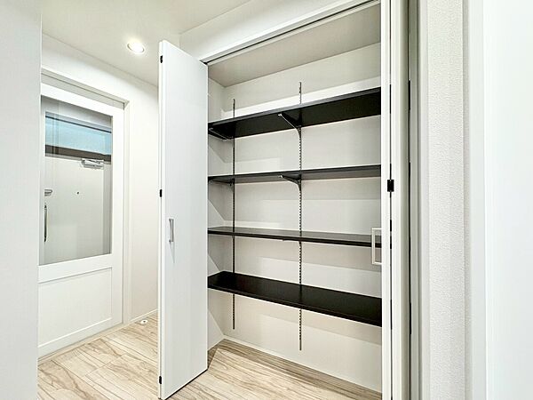 居室にはクローゼットがあり、荷物もスッキリ収納して快適にお過ごしいただけます。