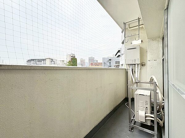 暮らしの中で、光と風を演出してくれるバルコニー。