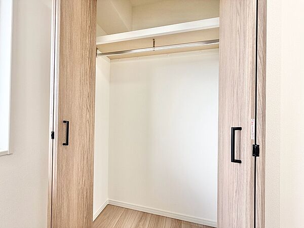 居室にはクローゼットがあり、荷物もスッキリ収納して快適にお過ごしいただけます。